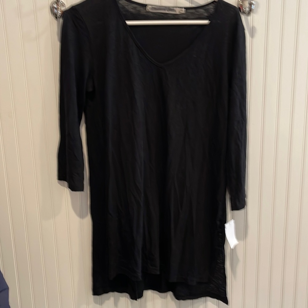NWOT Michael Stars Darling V neck, split sides, long top!‎